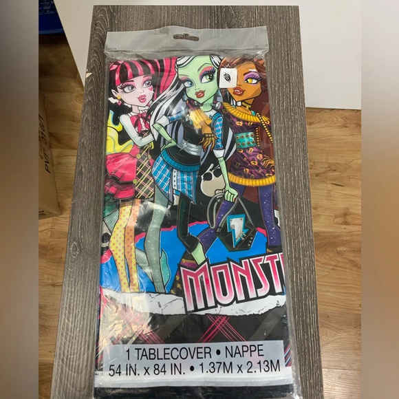 Monster High Dolls Tablecover Party Supply Plastic NOS 2011 54" x 84" Sealed - Picture 4 of 11
